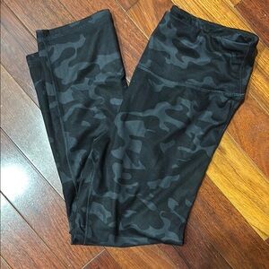 Danskin Black Leggings with Smooth Fabric and Camouflage Design